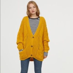H&M Mustard yellow sweater